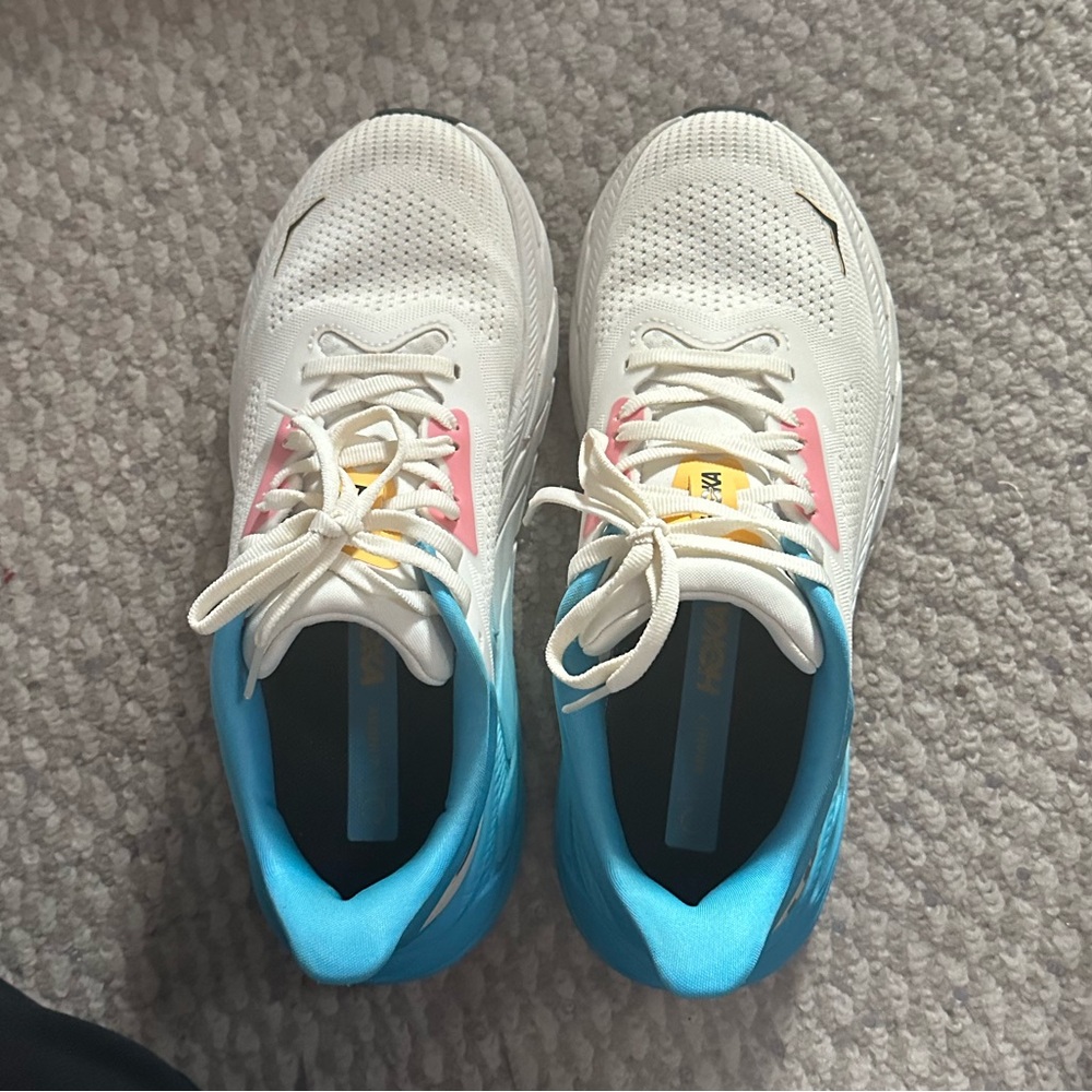 Hoka Arahi 7